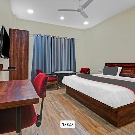 Hotel Manorama Inn Λάκναου Εξωτερικό φωτογραφία