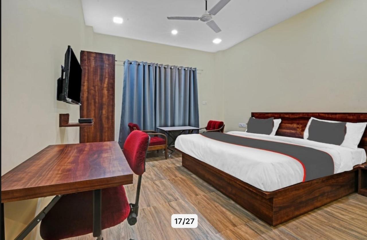 Hotel Manorama Inn Λάκναου Εξωτερικό φωτογραφία