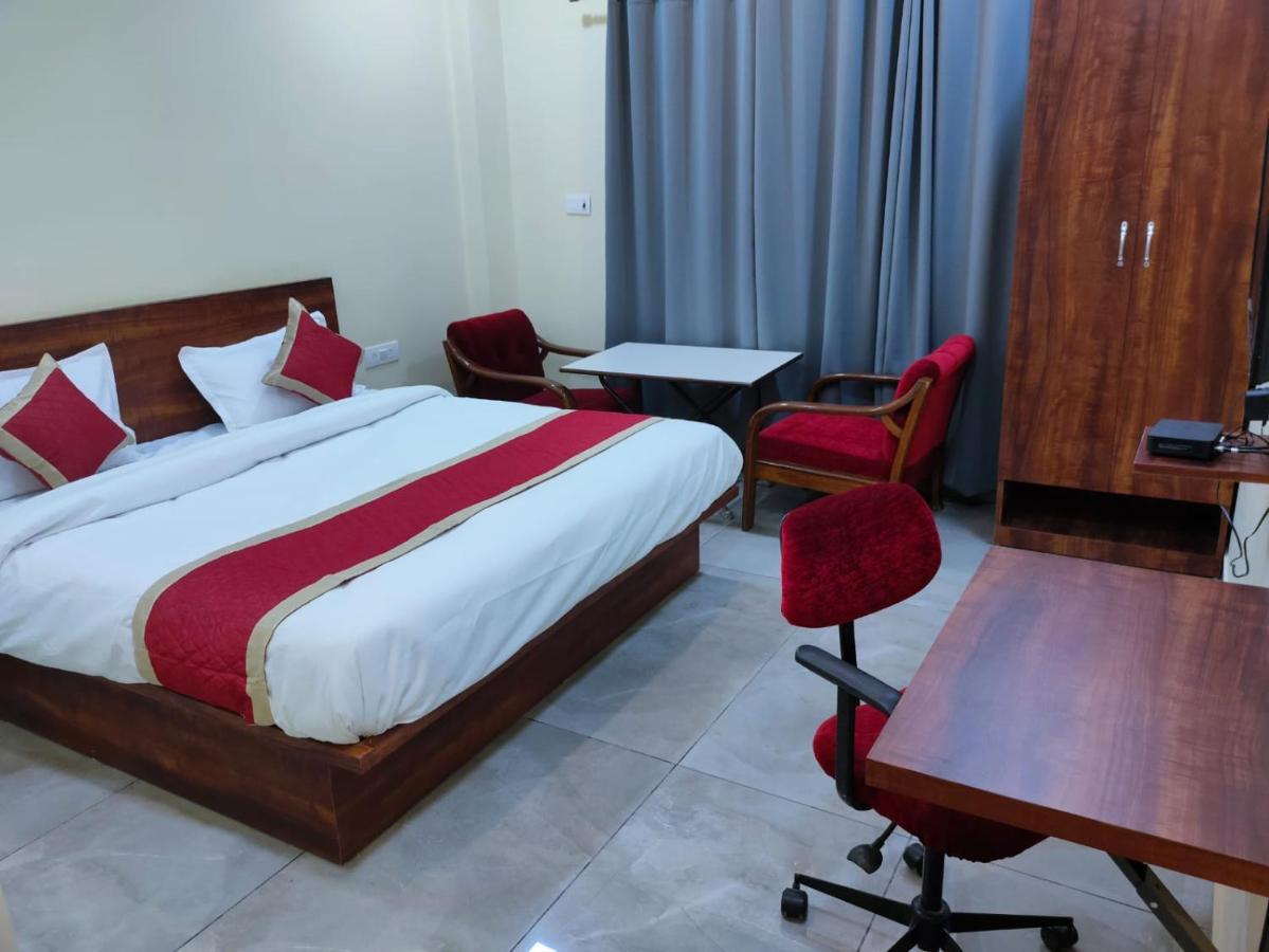 Hotel Manorama Inn Λάκναου Εξωτερικό φωτογραφία