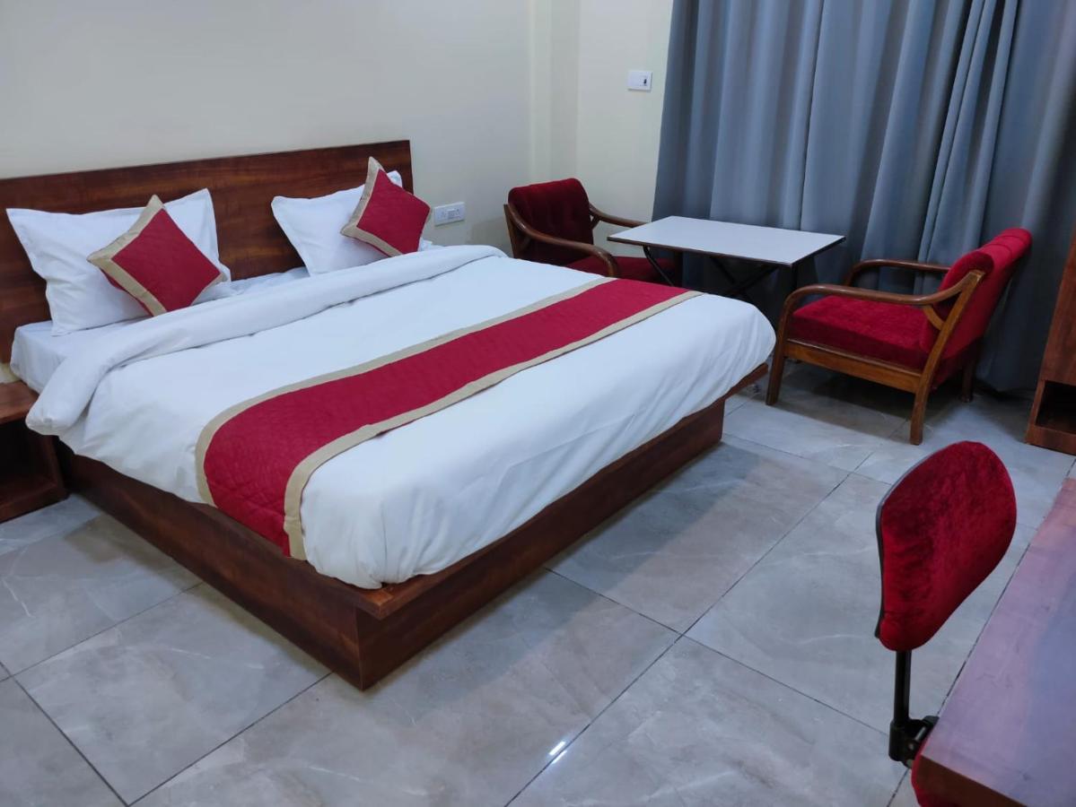 Hotel Manorama Inn Λάκναου Εξωτερικό φωτογραφία