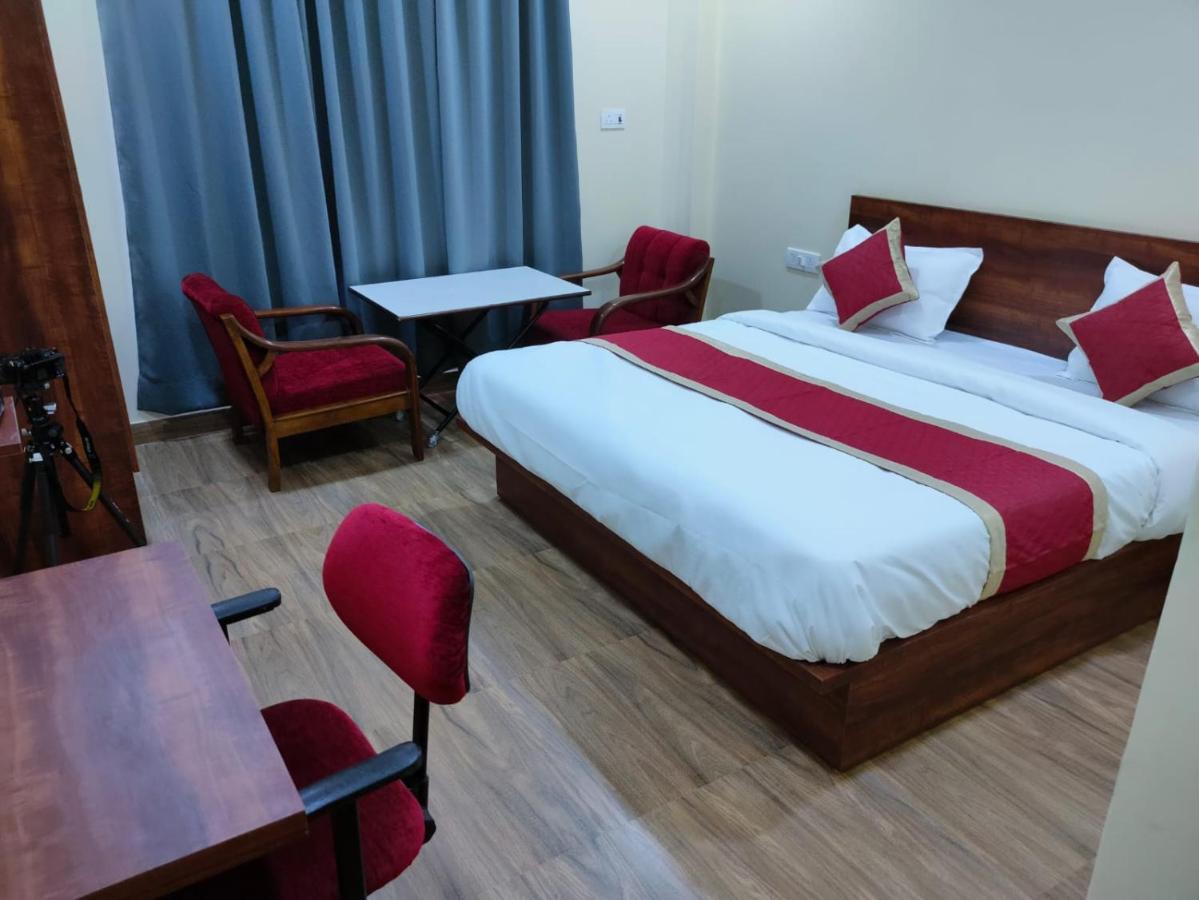 Hotel Manorama Inn Λάκναου Εξωτερικό φωτογραφία